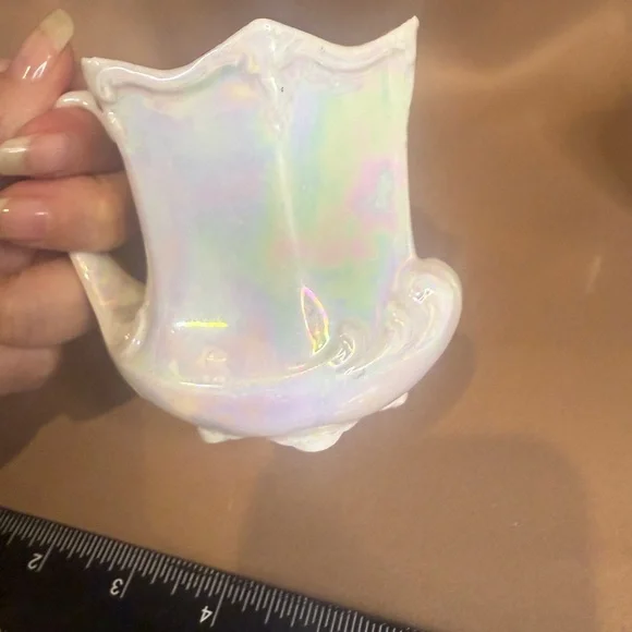 Porcelain footed creamer with iridescent finish and gold trim - Picture 2 of 7